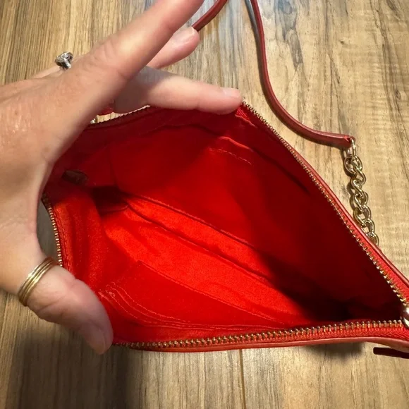 Coach Red Crossbody Bag with Sleek Design - Picture 3 of 6